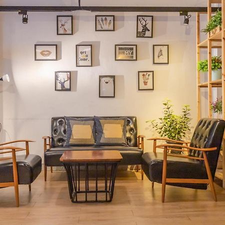Folk Poshtel Silom Bed & Breakfast Bangkok Luaran gambar