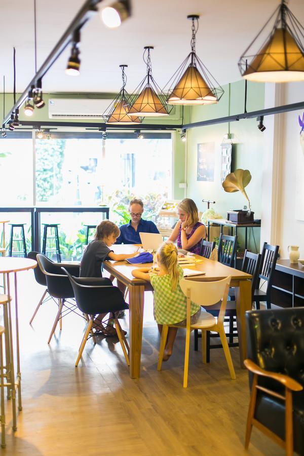 Folk Poshtel Silom Bed & Breakfast Bangkok Luaran gambar