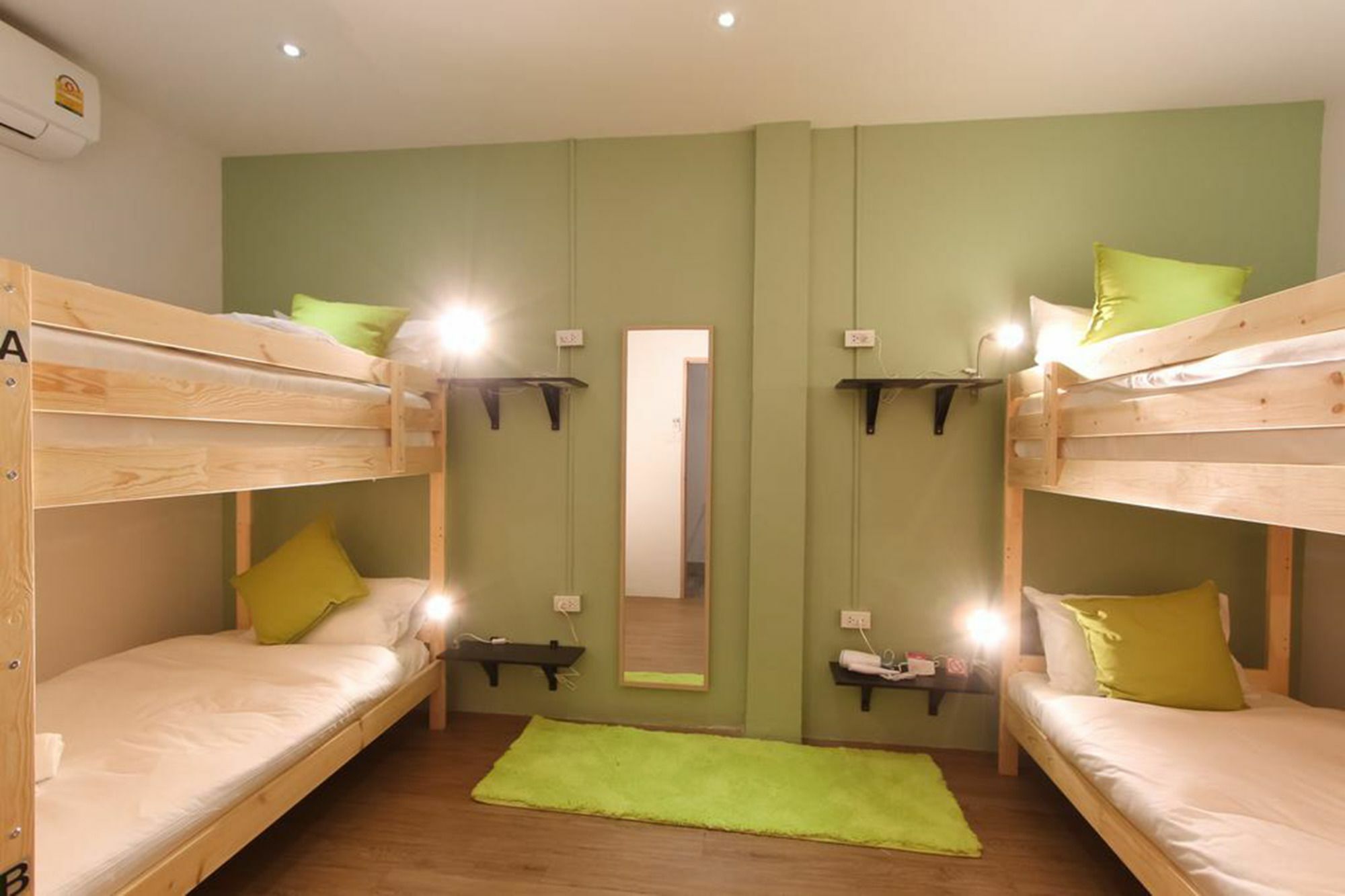 Folk Poshtel Silom Bed & Breakfast Bangkok Luaran gambar