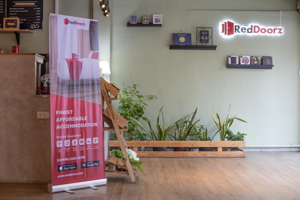 Folk Poshtel Silom Bed & Breakfast Bangkok Luaran gambar