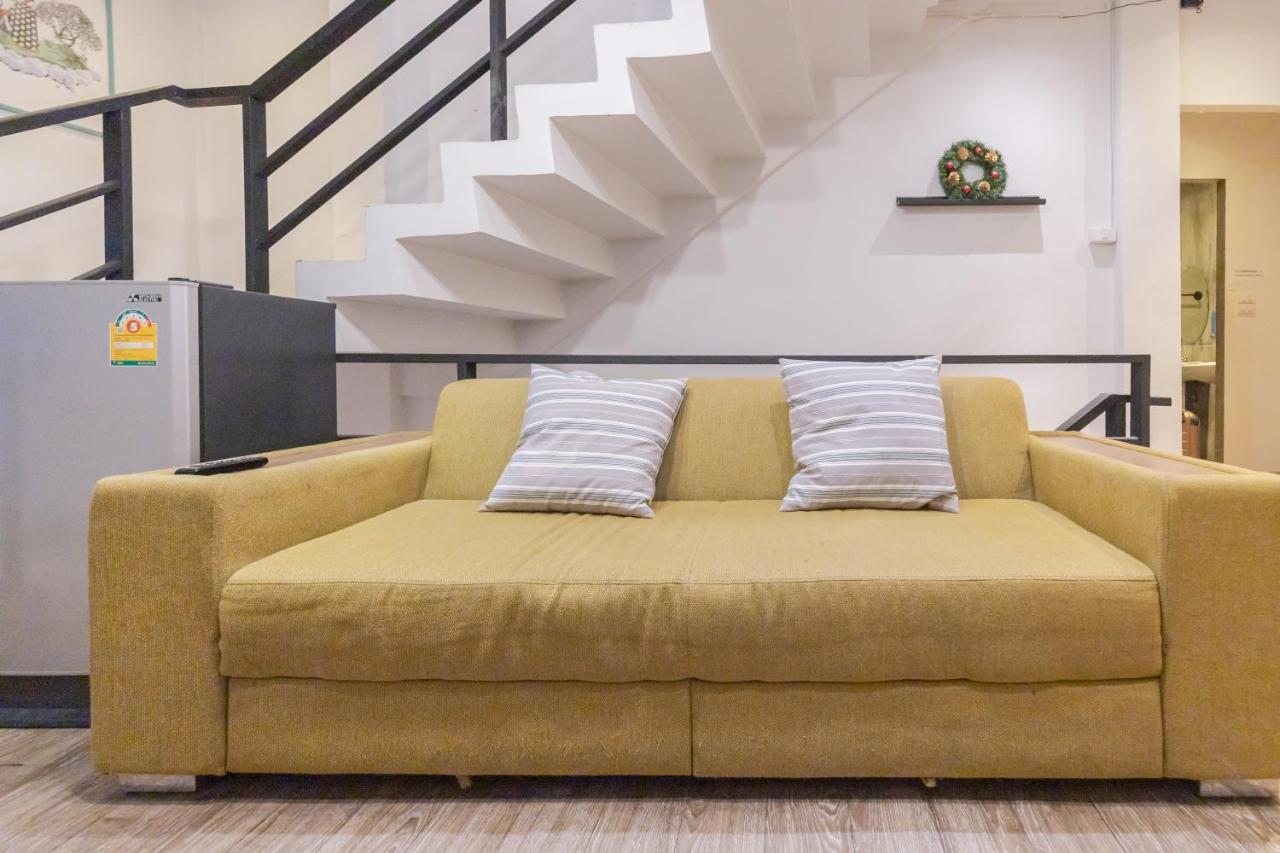 Folk Poshtel Silom Bed & Breakfast Bangkok Luaran gambar