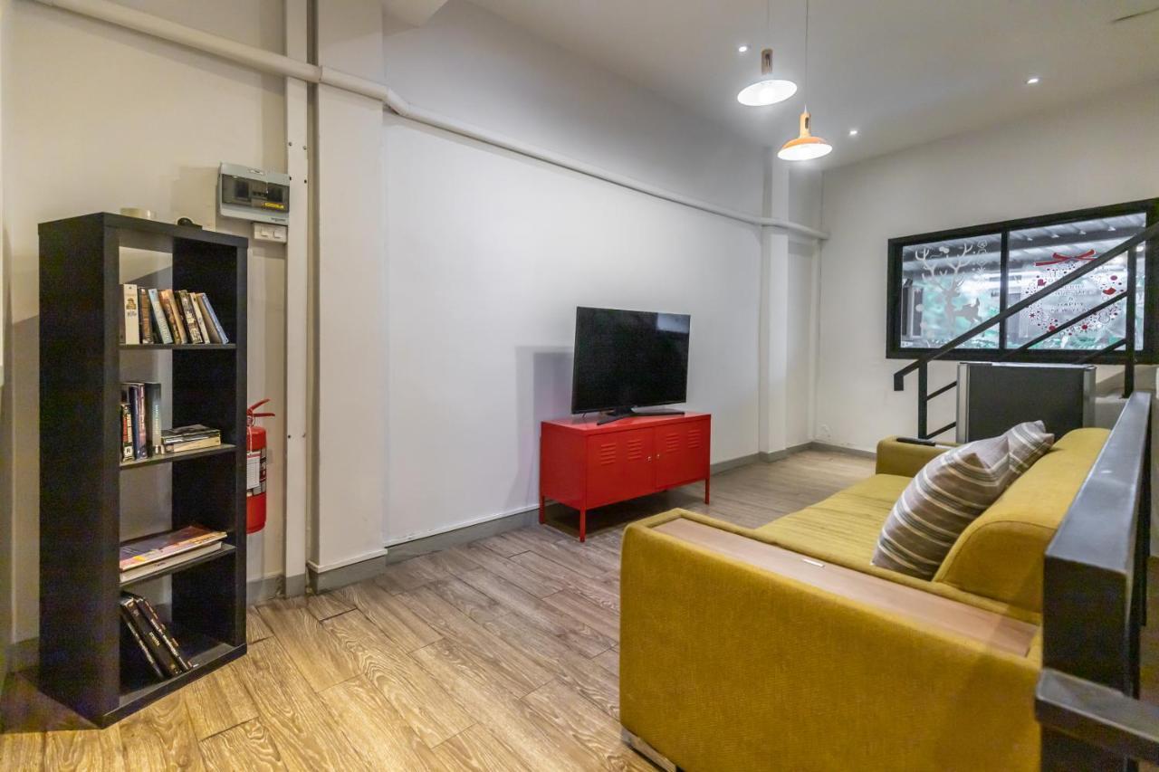 Folk Poshtel Silom Bed & Breakfast Bangkok Luaran gambar