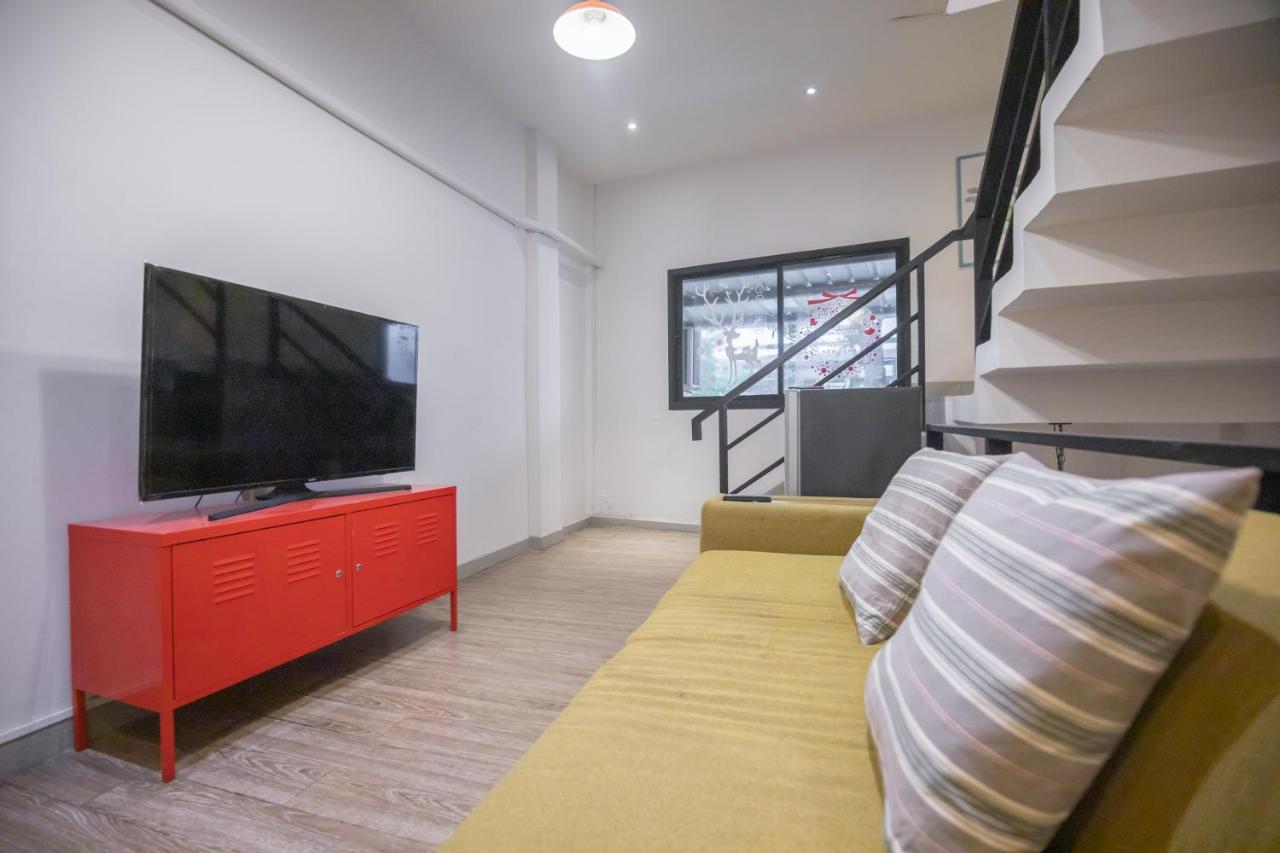 Folk Poshtel Silom Bed & Breakfast Bangkok Luaran gambar